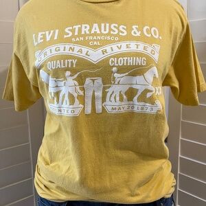 Levi’s two horse logo mustard yellow t-shirt size medium unisex fit